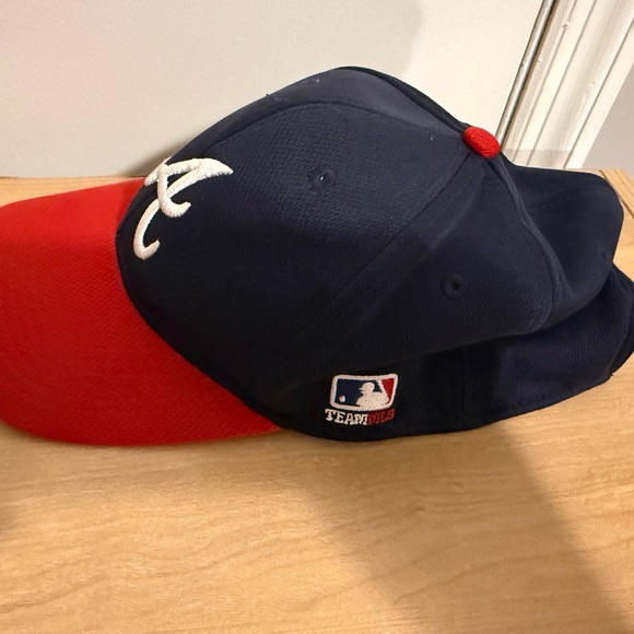 Red and Blue Baseball Cap Atlanta Braves - Picture 2 of 5